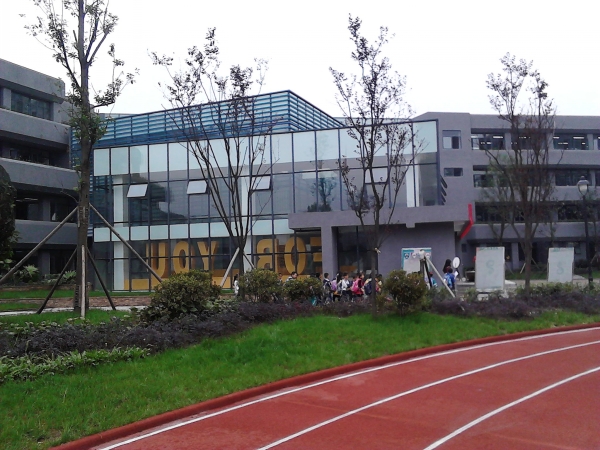 成都同辉国际学校塑胶地板工程顺利完工