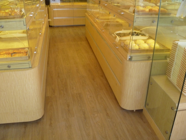 绵阳MOMO喜多店防滑耐磨塑胶地板工程顺利完工