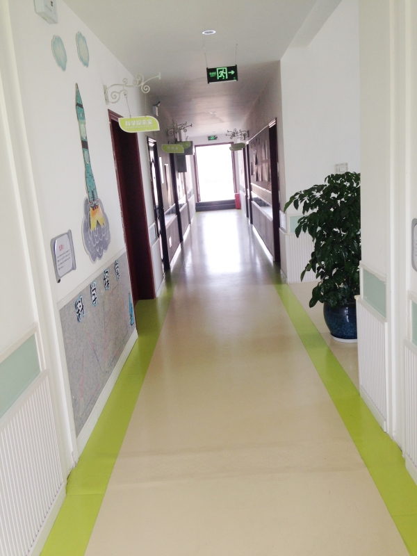 热烈祝贺成都第二十二幼儿园pvc地板胶完工